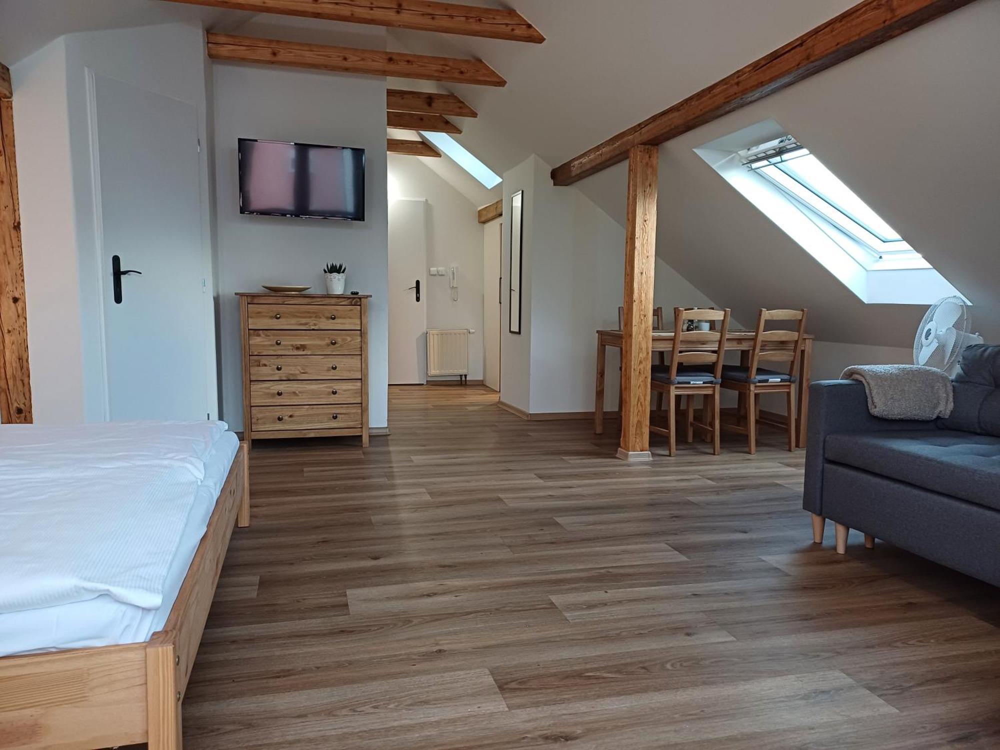 Loft Apartment Κάρλοβι Βάρι Εξωτερικό φωτογραφία