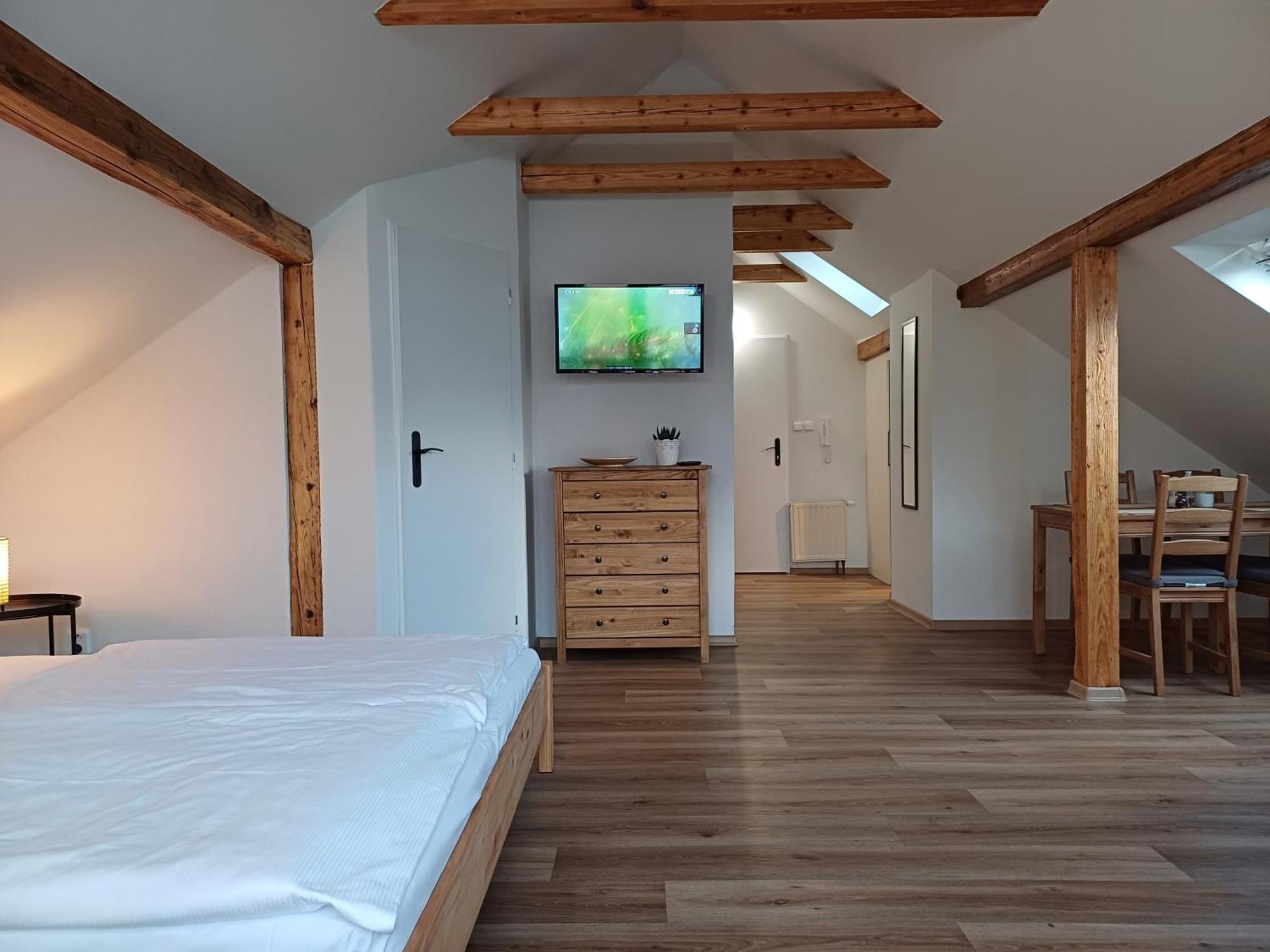 Loft Apartment Κάρλοβι Βάρι Εξωτερικό φωτογραφία
