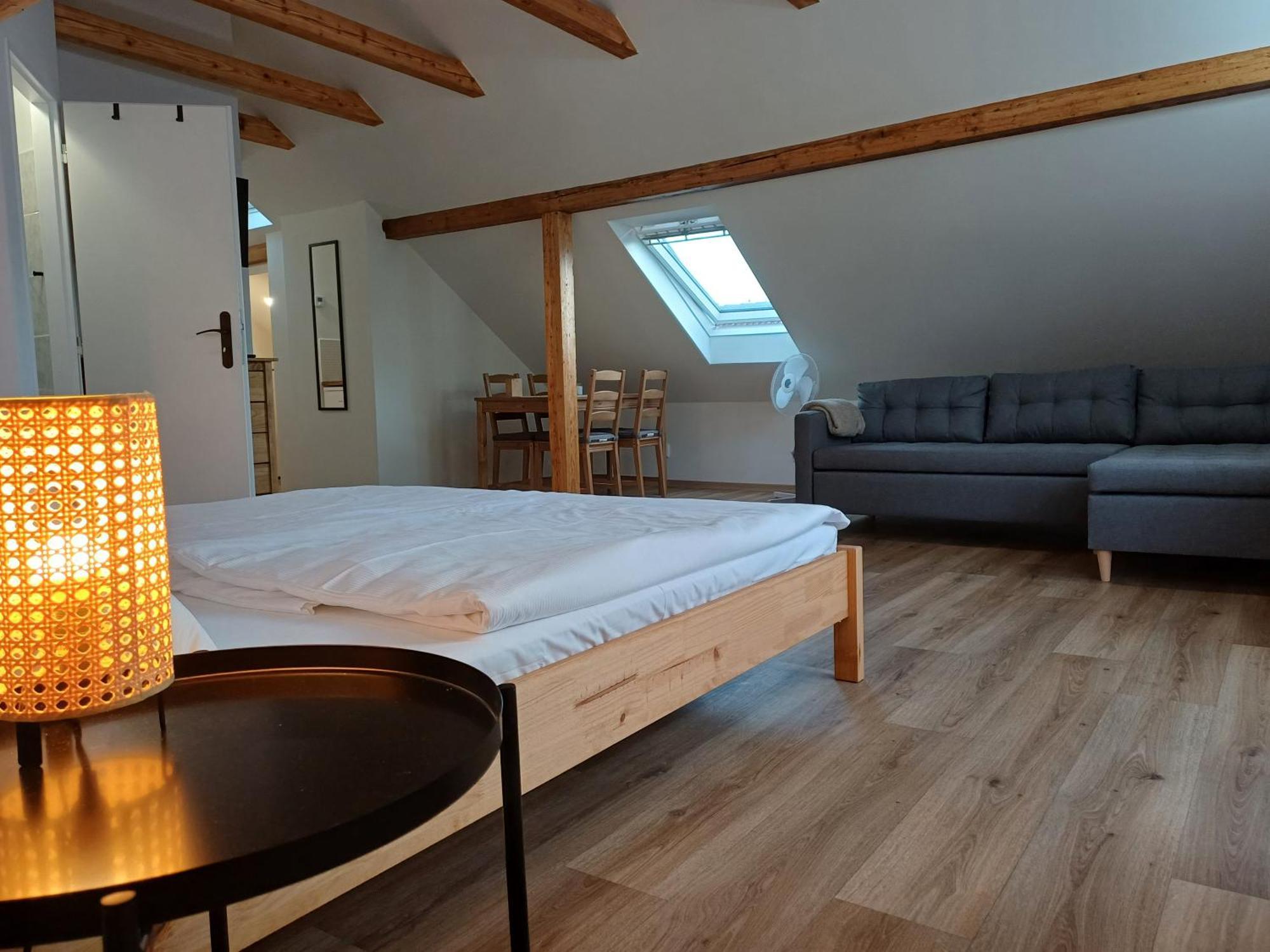 Loft Apartment Κάρλοβι Βάρι Εξωτερικό φωτογραφία