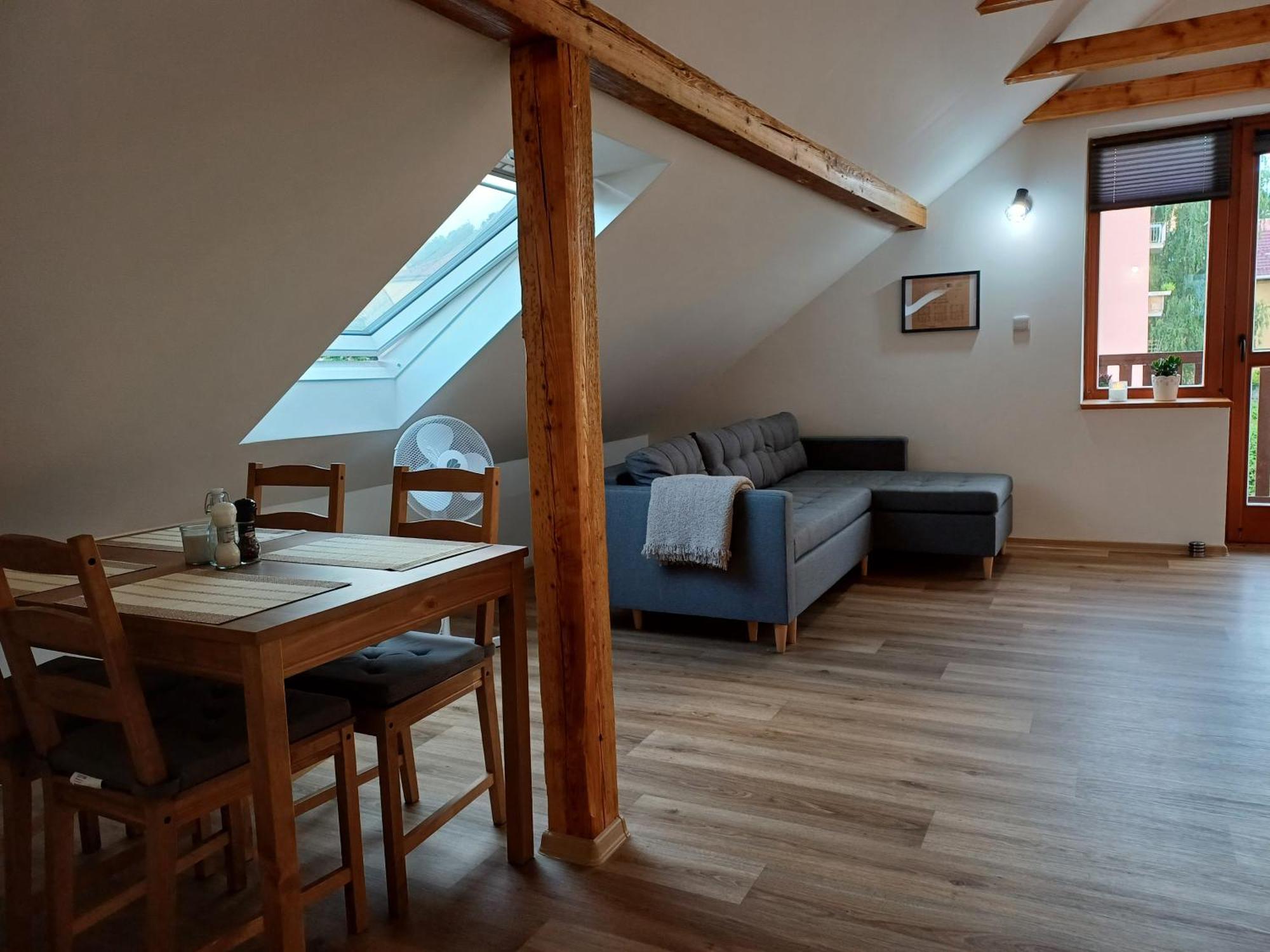 Loft Apartment Κάρλοβι Βάρι Εξωτερικό φωτογραφία