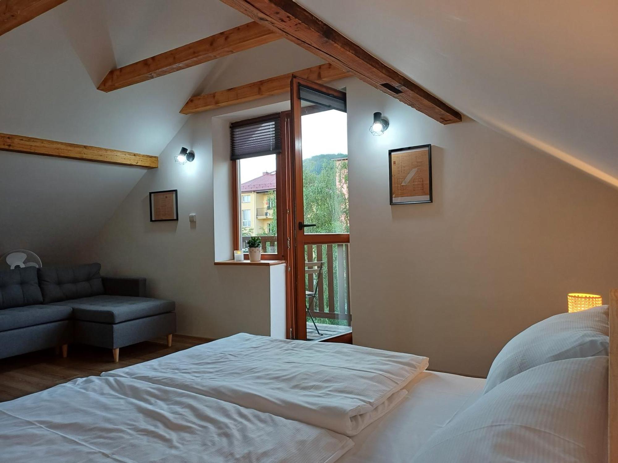 Loft Apartment Κάρλοβι Βάρι Εξωτερικό φωτογραφία